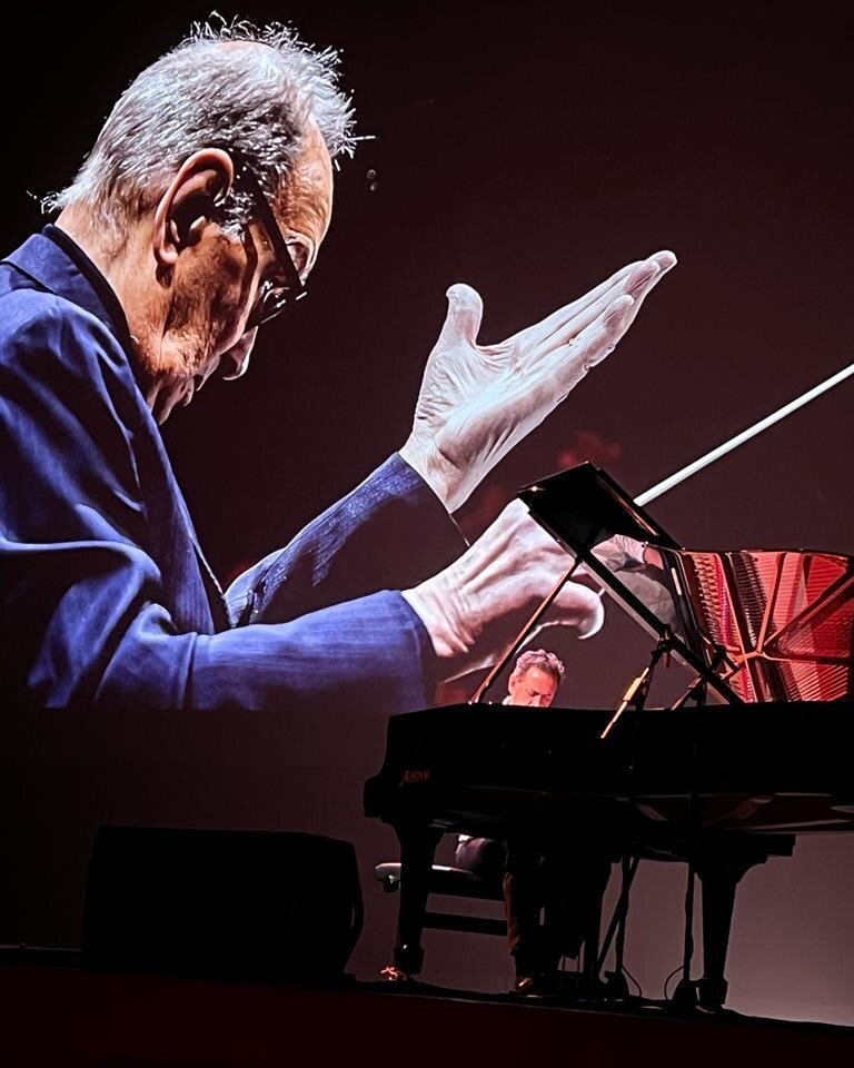 Genio allo stato puro  ci manchi molto  rimarrai per sempre dentro il cuore e la memoria di ciascuno di noi 🎼&hearts;️